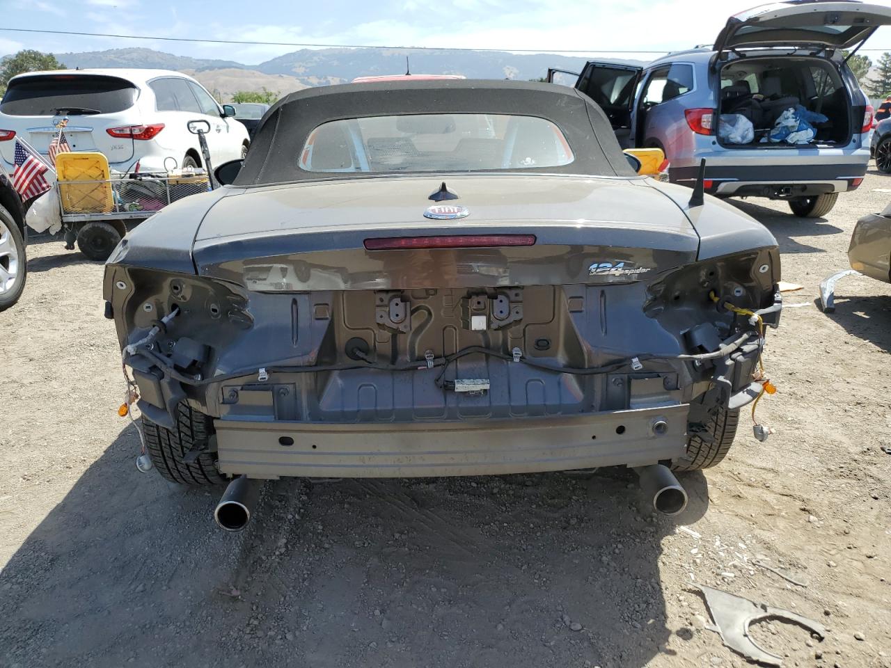 JC1NFAEKXH0103133 2017 Fiat 124 Spider Classica