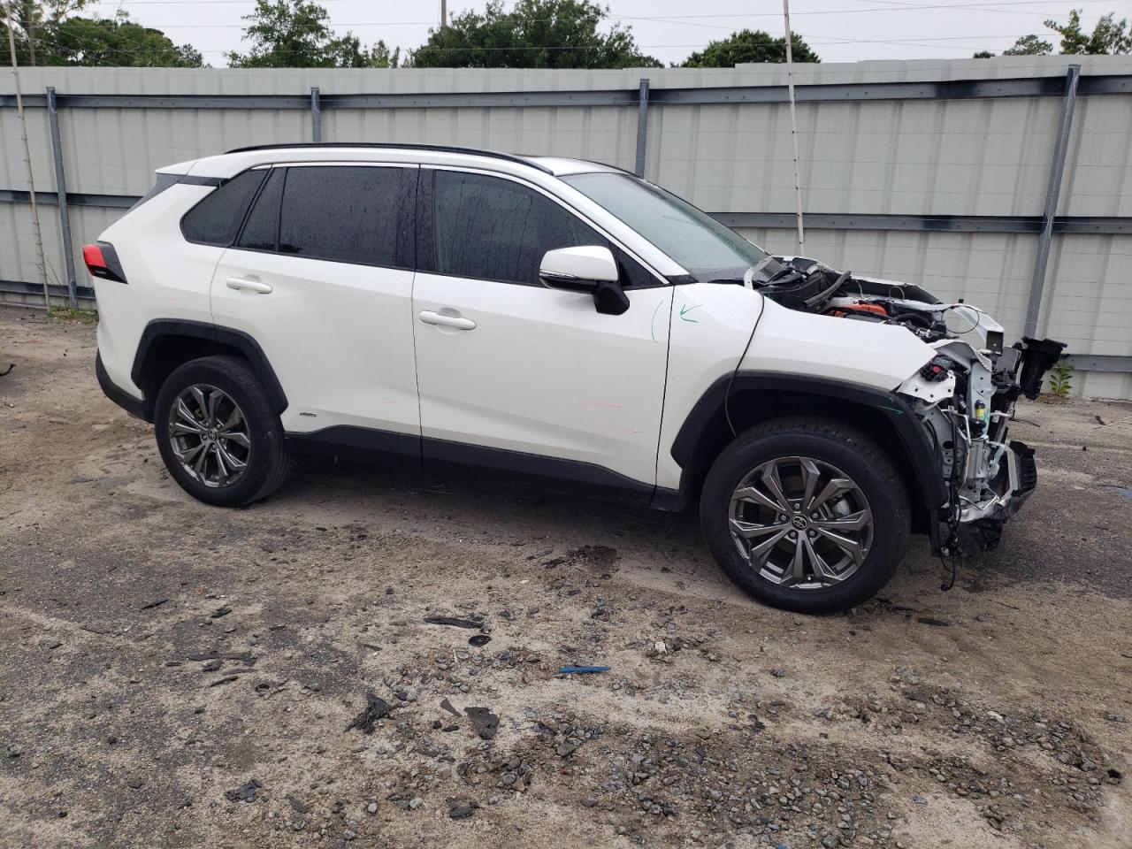 4T3B6RFV4NU075740 2022 Toyota Rav4 Xle Premium