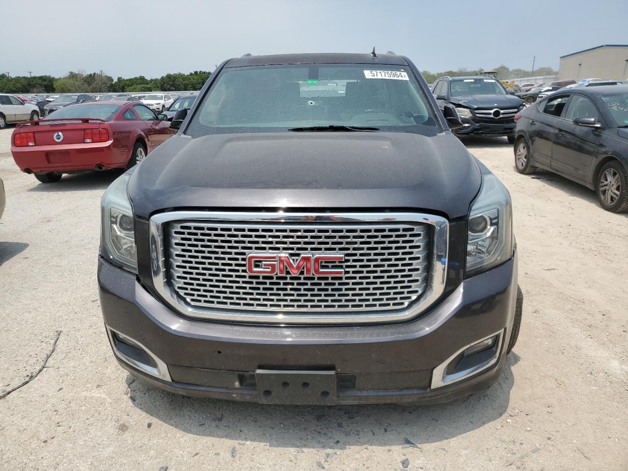 2016 GMC Yukon Xl Denali vin: 1GKS1HKJ3GR157378