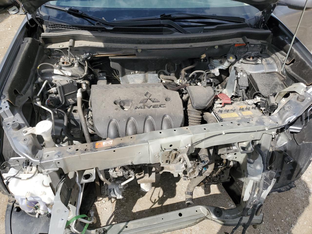 JA4AZ2A33LZ611827 2020 Mitsubishi Outlander Es