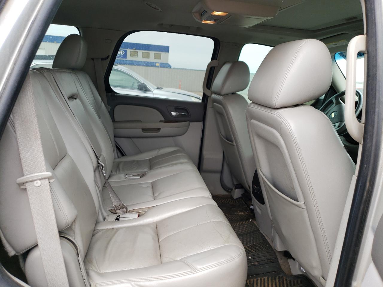 1GNSKBE02BR303889 2011 Chevrolet Tahoe K1500 Lt