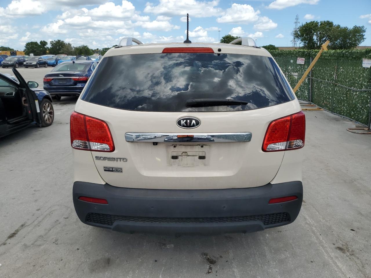 5XYKT4A10BG039344 2011 Kia Sorento Base