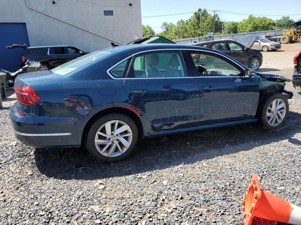 1VWBA7A37JC009511 2018 Volkswagen Passat Se