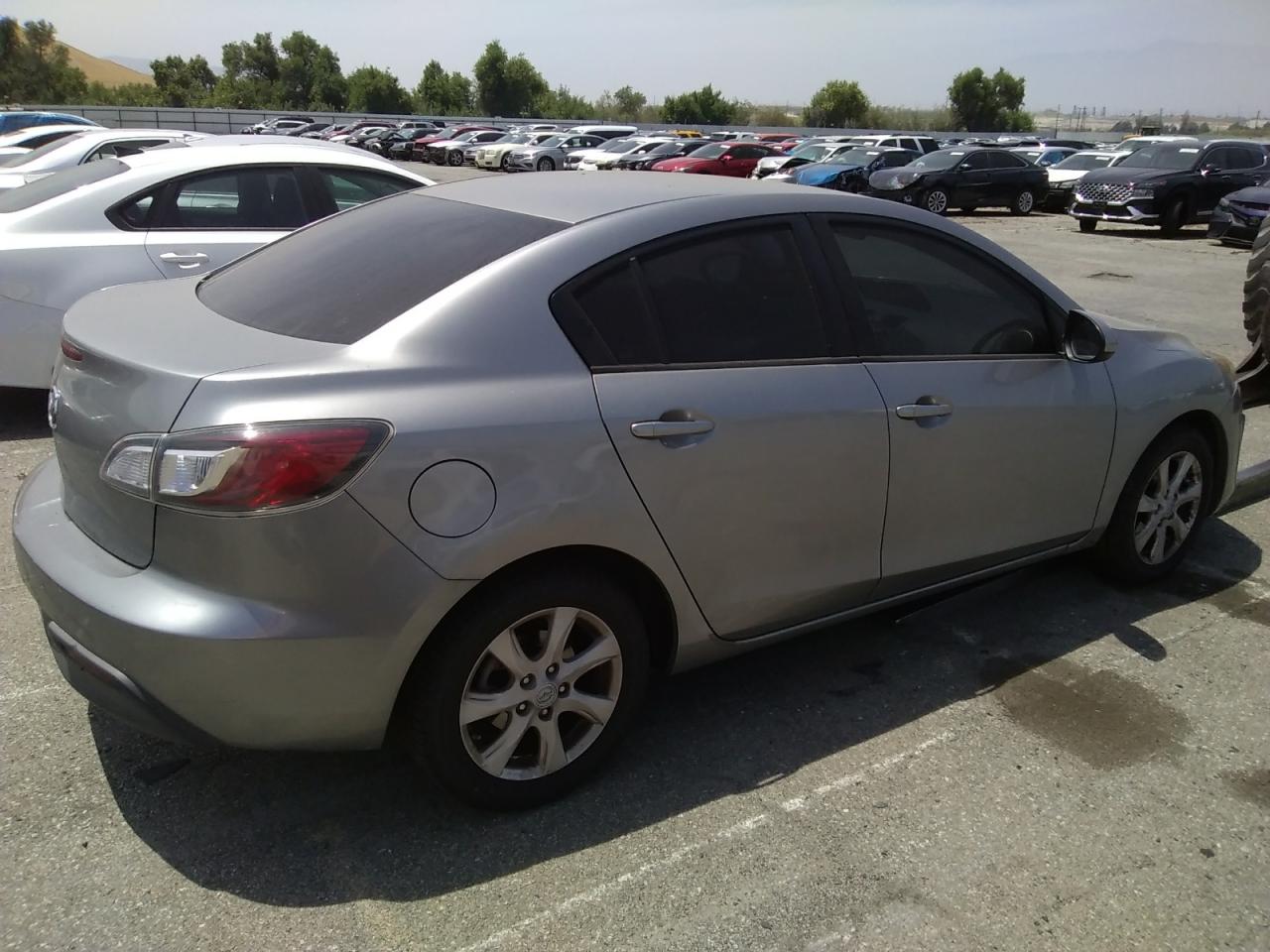 JM1BL1VG8B1450651 2011 Mazda 3 I