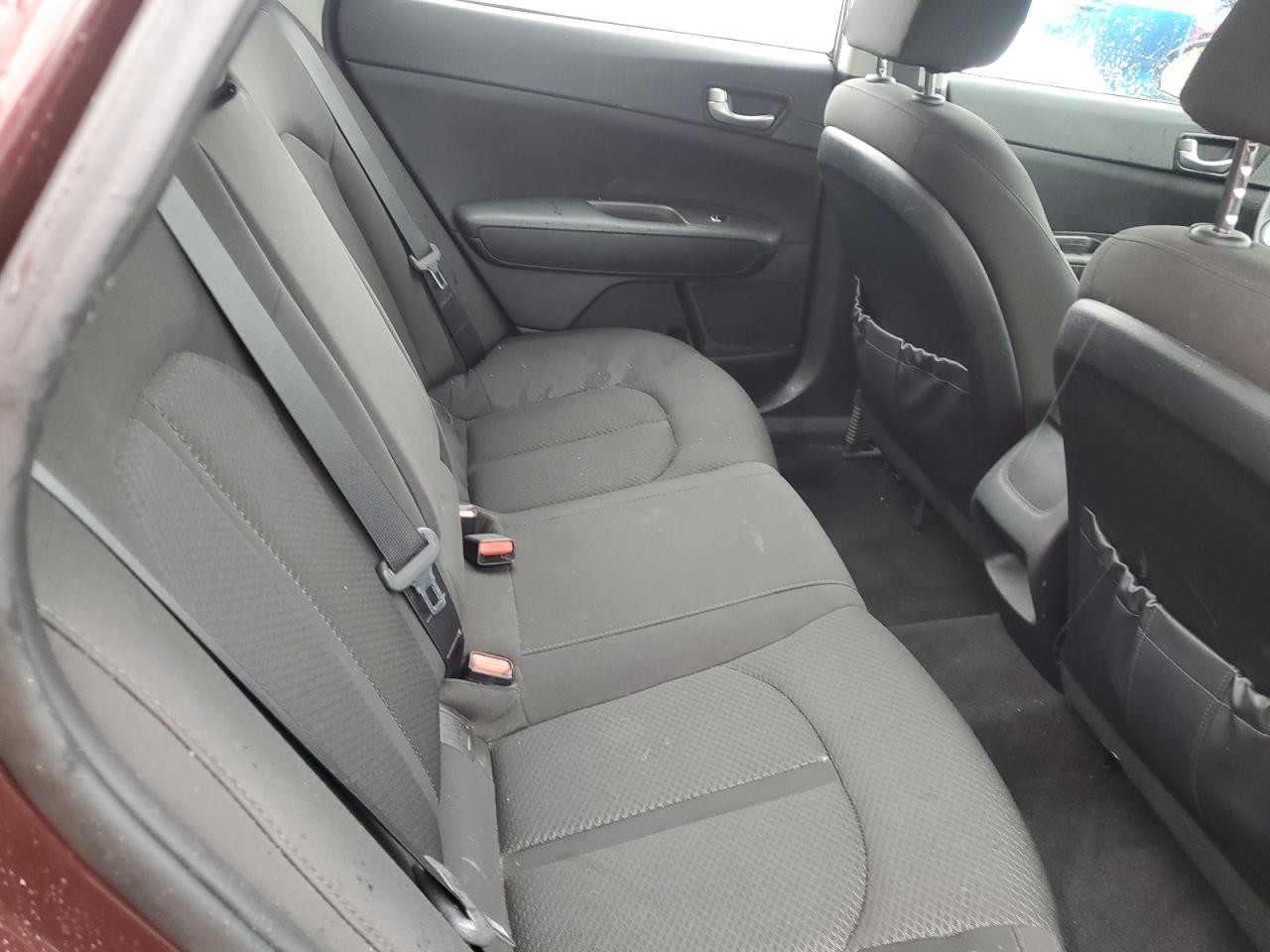 5XXGT4L3XHG128677 2017 Kia Optima Lx