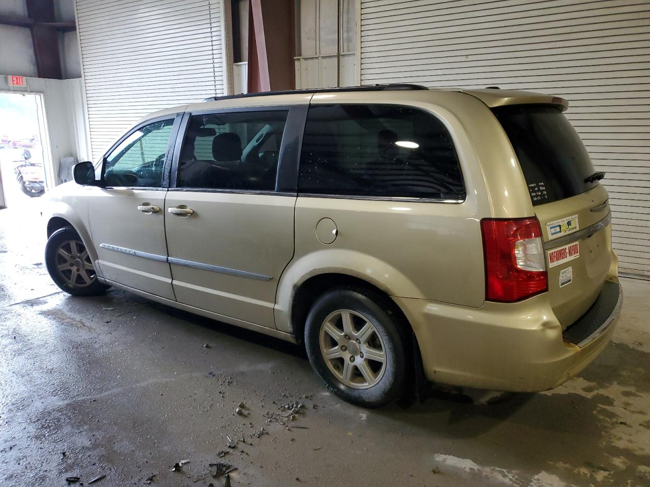 2A4RR5DG2BR697725 2011 Chrysler Town & Country Touring