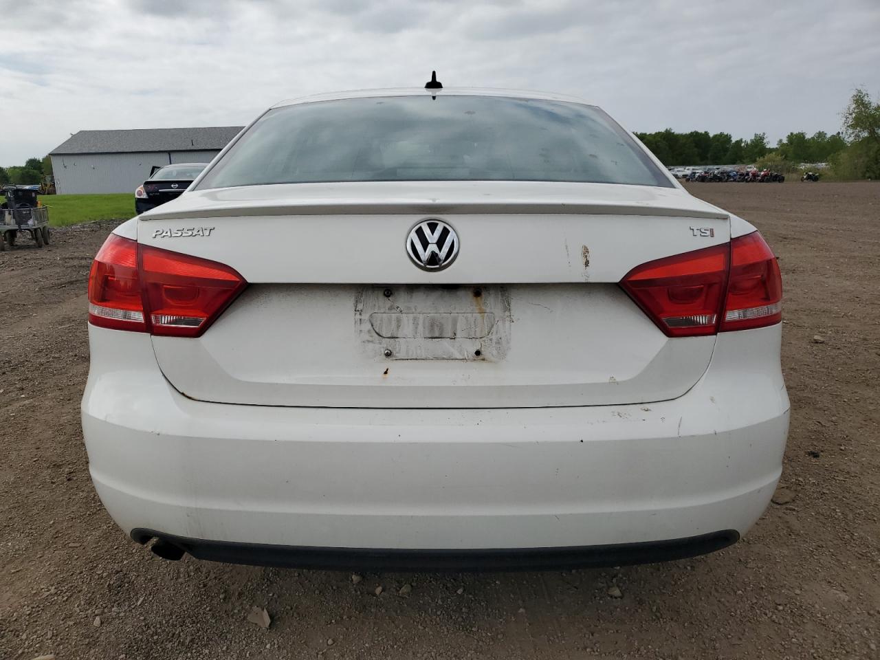 2015 Volkswagen Passat S vin: 1VWAT7A35FC109457