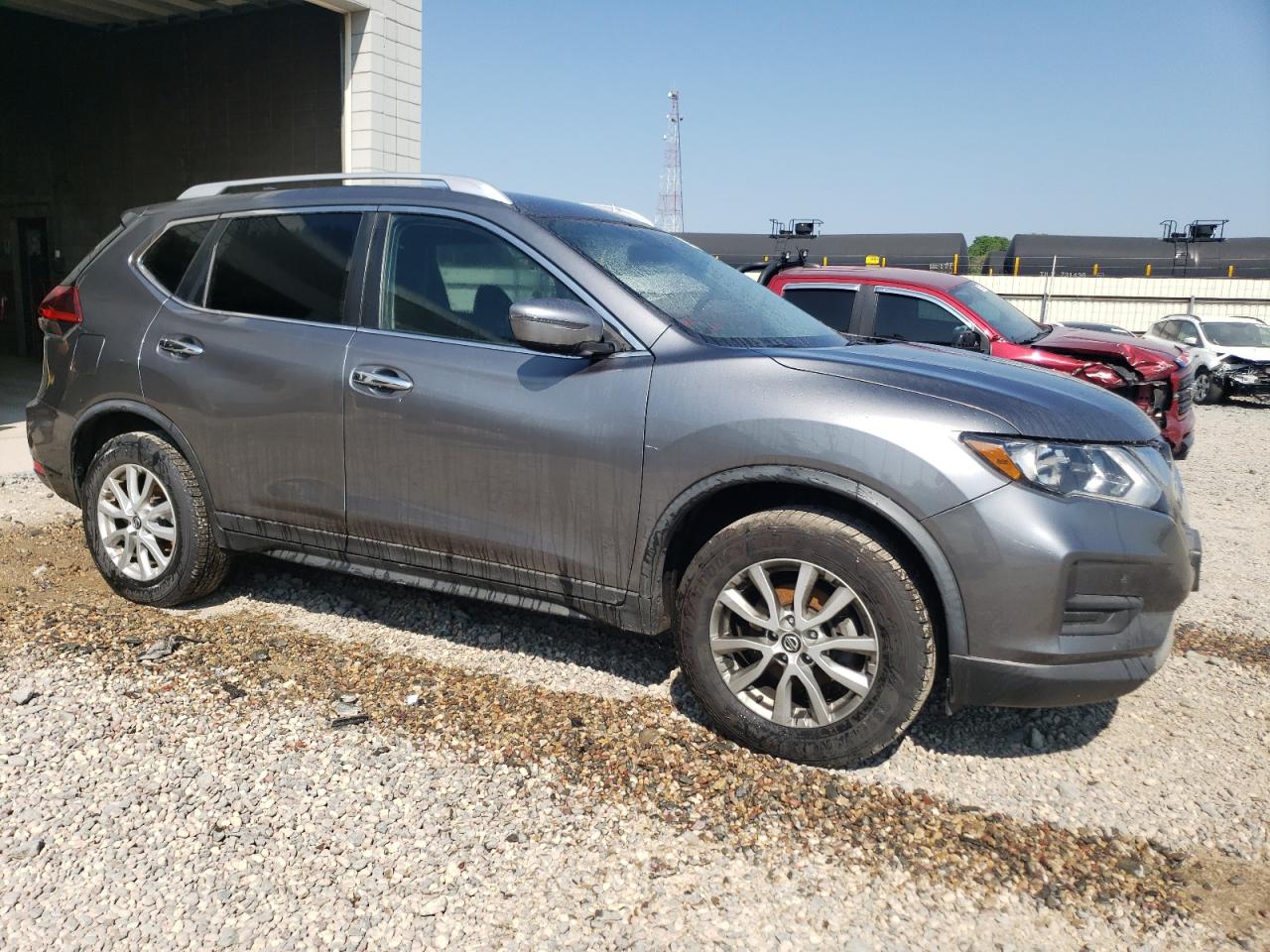 2018 Nissan Rogue S vin: KNMAT2MV6JP576097