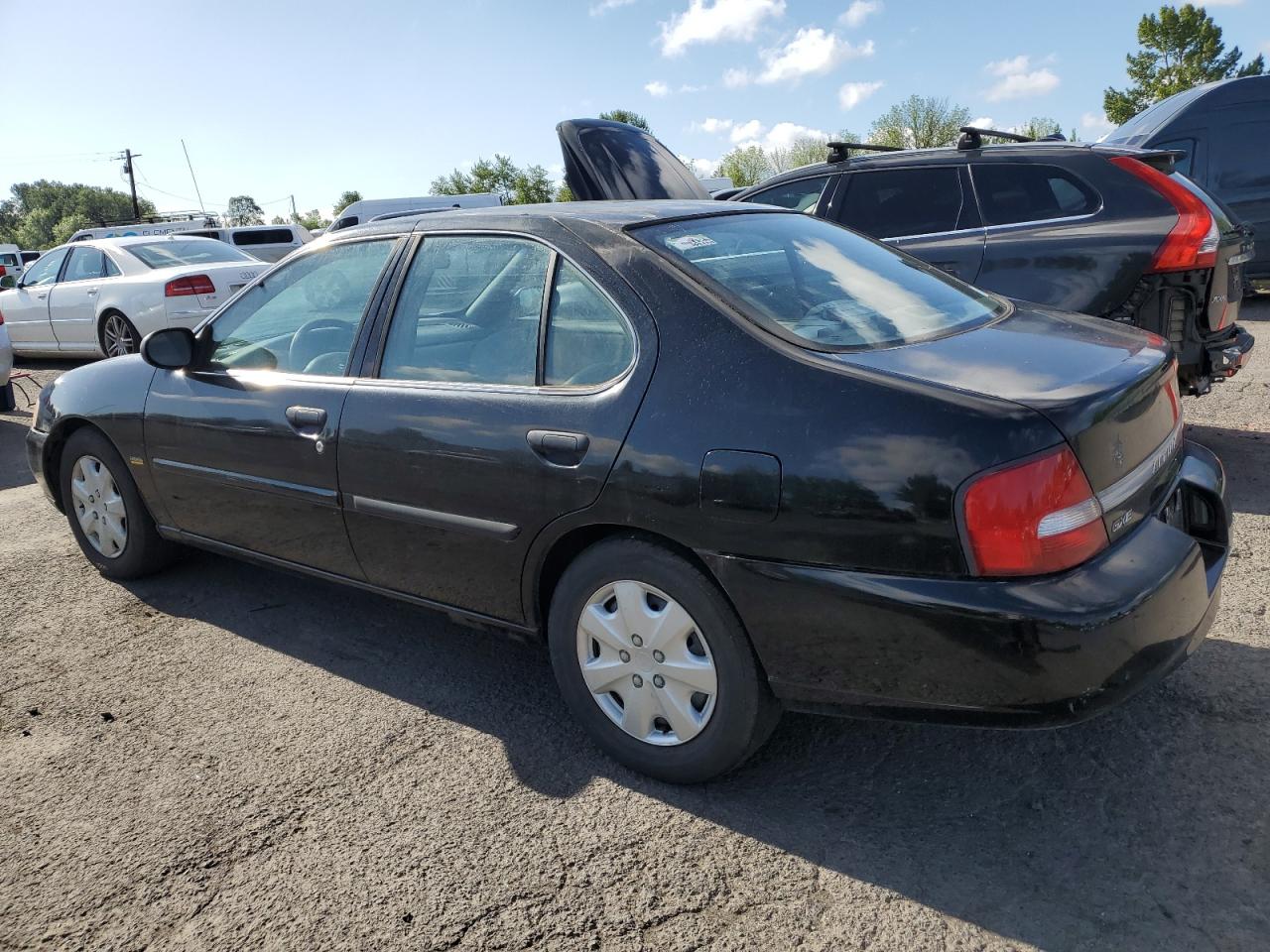 1N4DL01DX1C130562 2001 Nissan Altima Xe