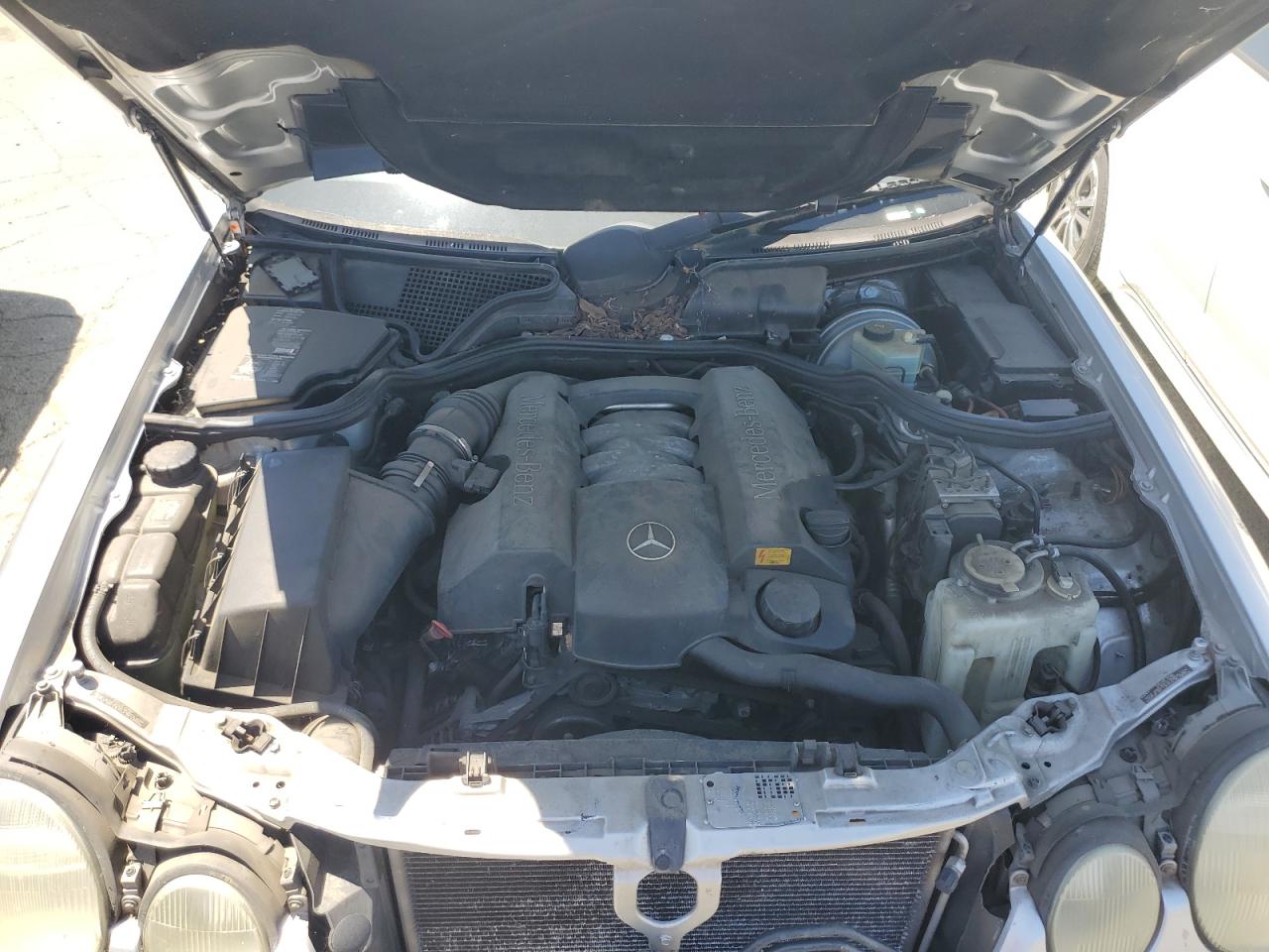 WDBJF65J6YB083746 2000 Mercedes-Benz E 320