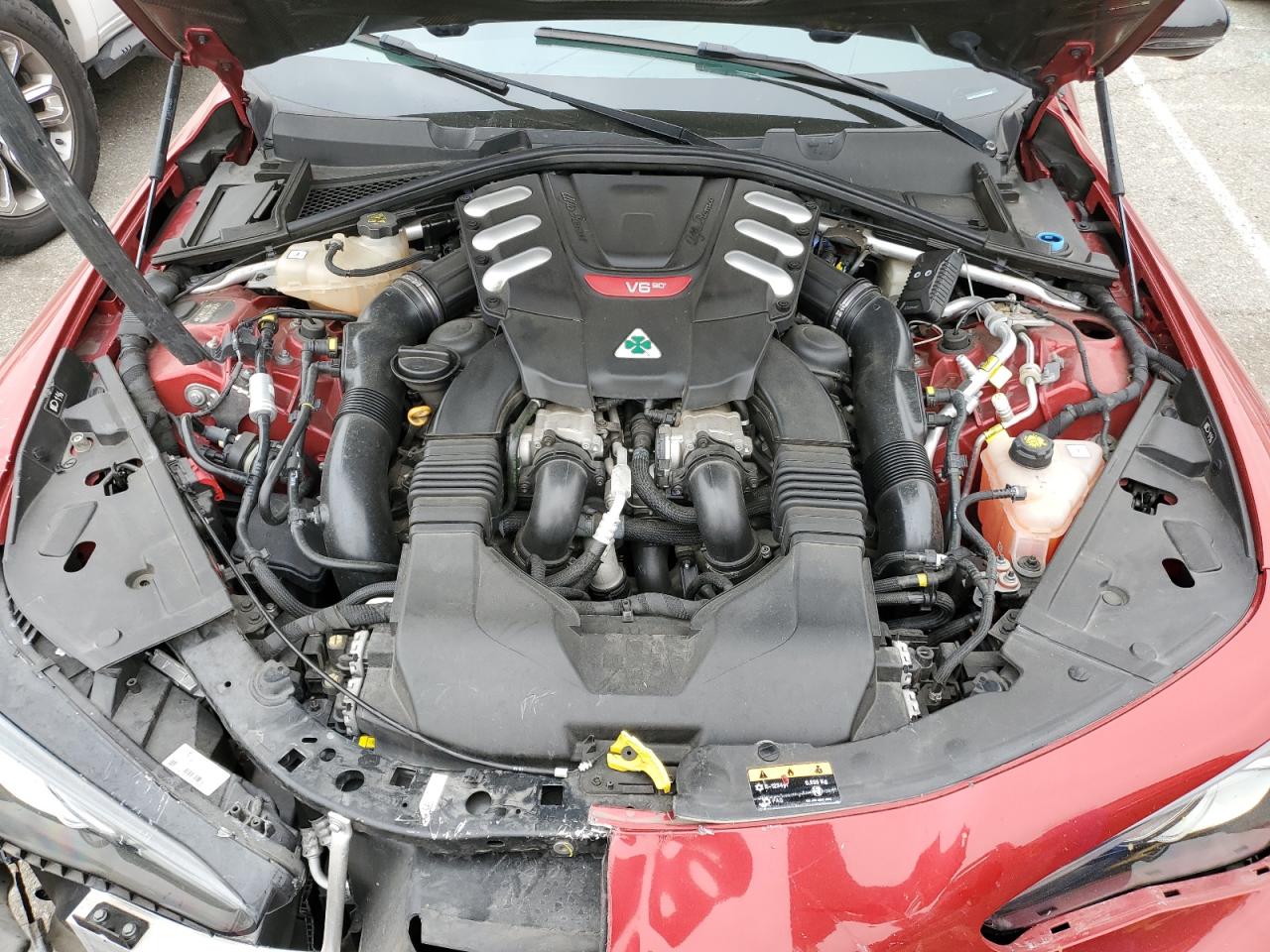 ZARFAEAV8H7555656 2017 Alfa Romeo Giulia Quadrifoglio