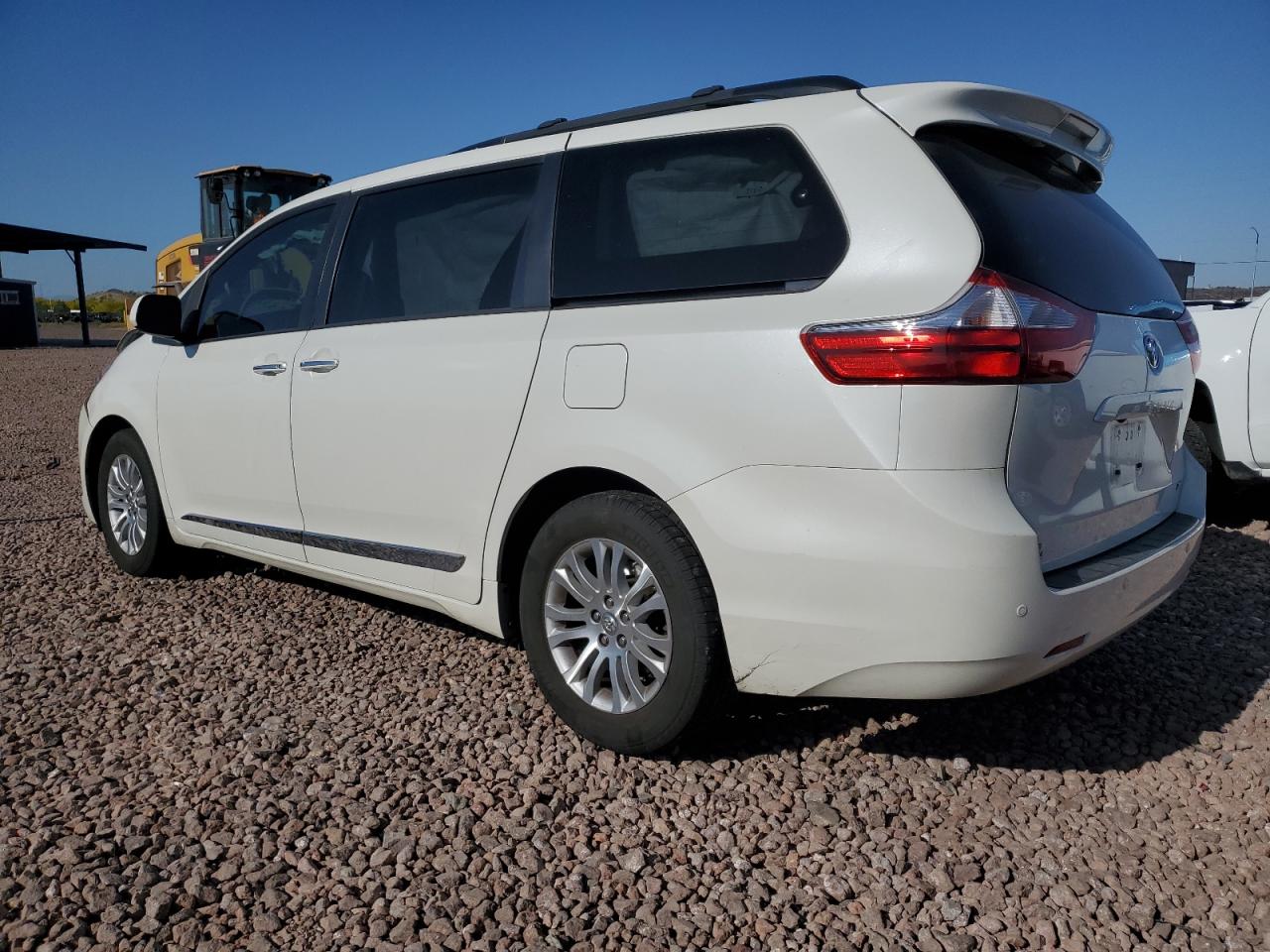 5TDYZ3DC8HS896605 2017 Toyota Sienna Xle