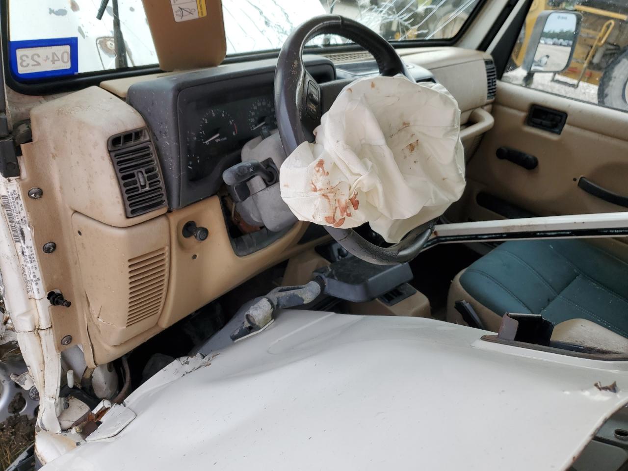 1J4FA59S0YP744297 2000 Jeep Wrangler / Tj Sahara