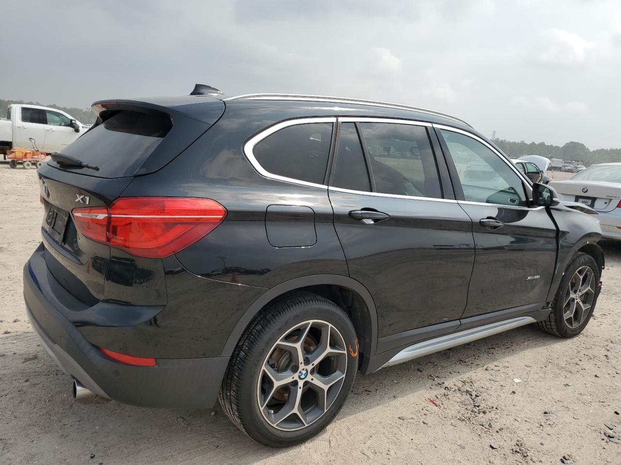 WBXHT3C38H5F83472 2017 BMW X1 xDrive28I