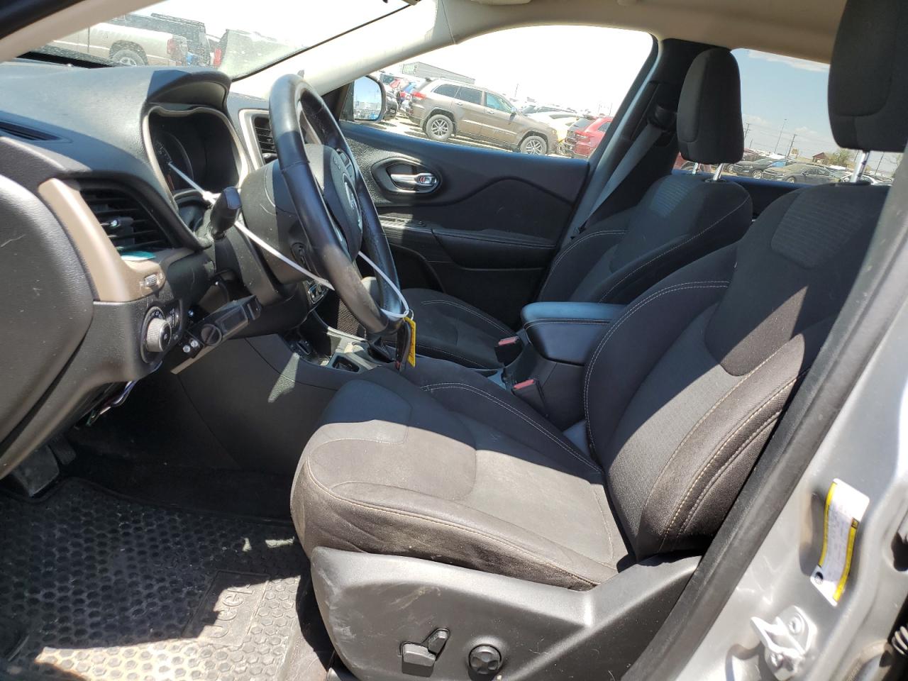 1C4PJLCSXGW238083 2016 Jeep Cherokee Latitude