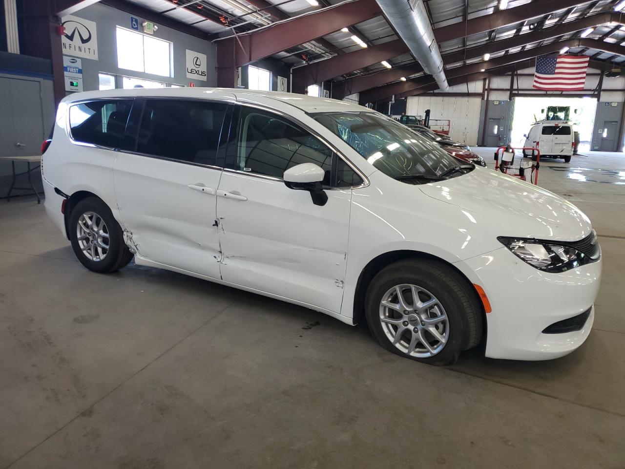 Lot #2571875593 2023 CHRYSLER VOYAGER LX