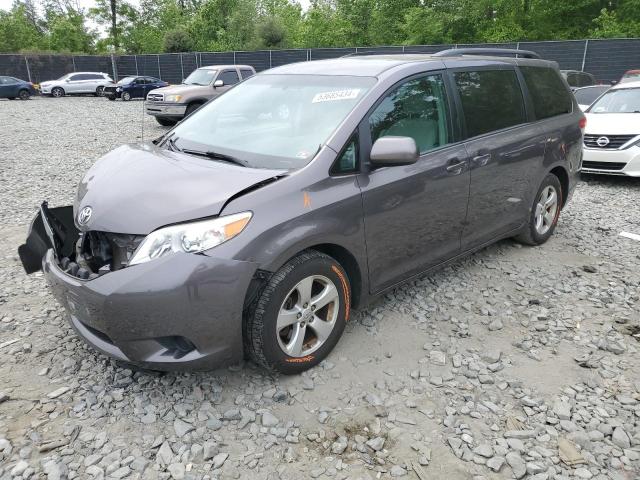 Lot #2542706264 2013 TOYOTA SIENNA LE salvage car