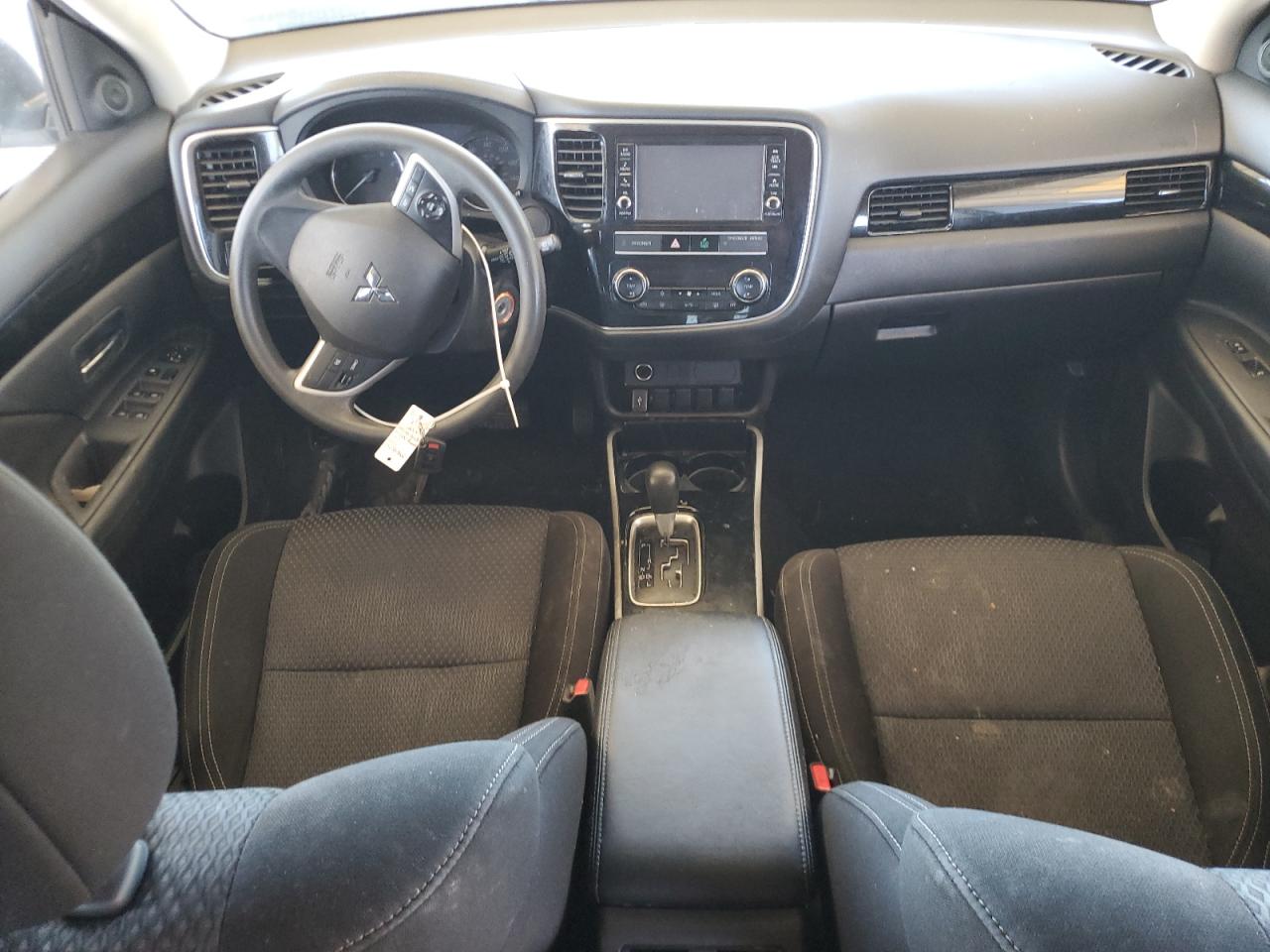 JA4AZ3A30KZ034856 2019 Mitsubishi Outlander Se