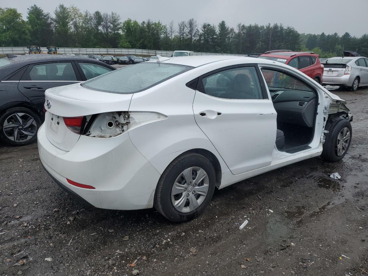 5NPDH4AE6GH721612 2016 Hyundai Elantra Se