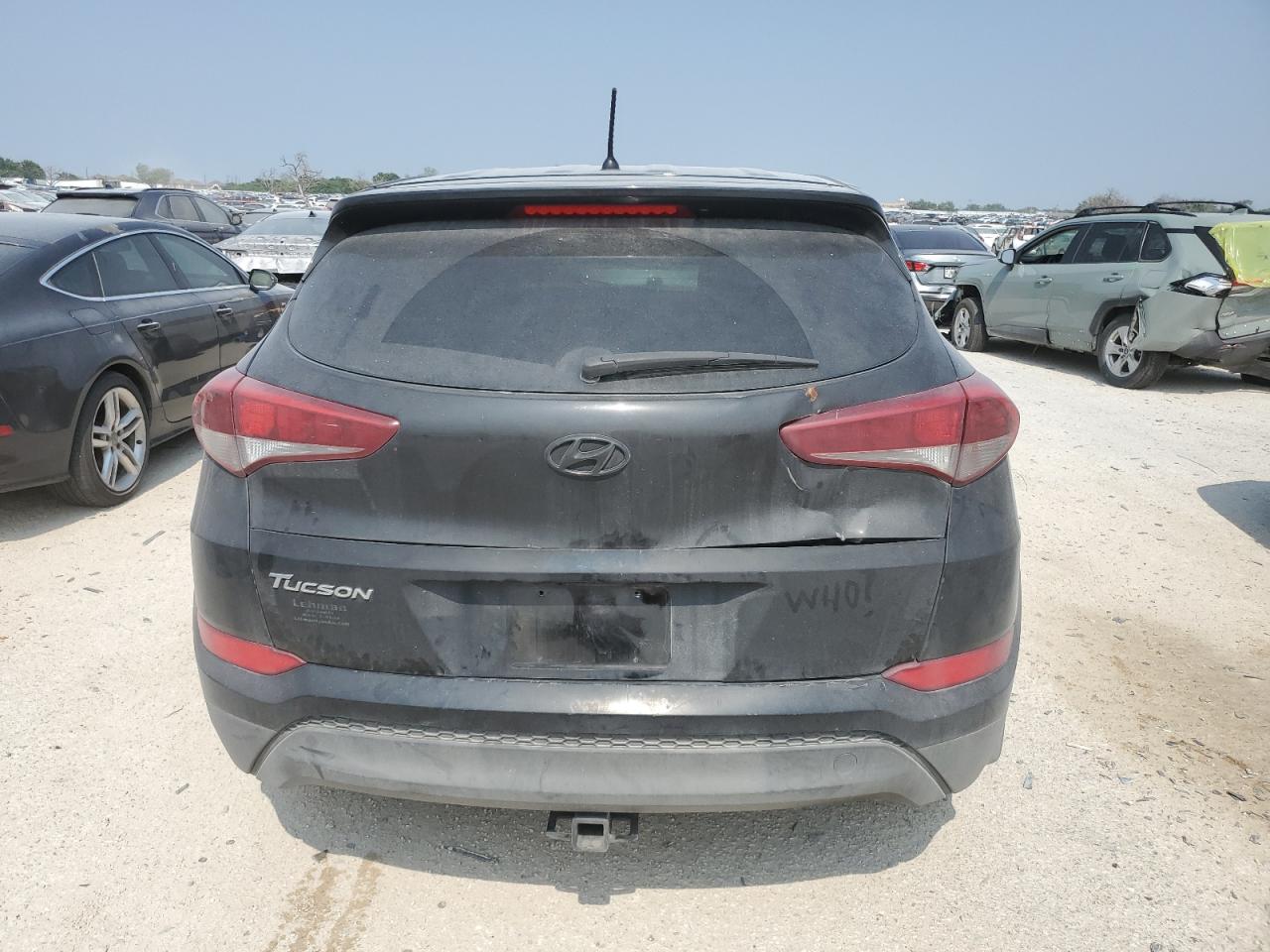 KM8J23A46JU797555 2018 Hyundai Tucson Se