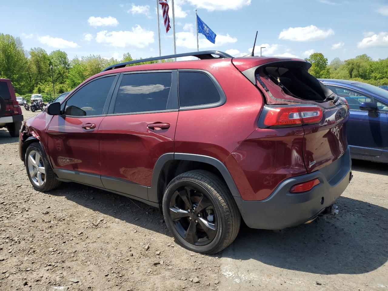 2018 Jeep Cherokee Latitude vin: 1C4PJLCBXJD620195