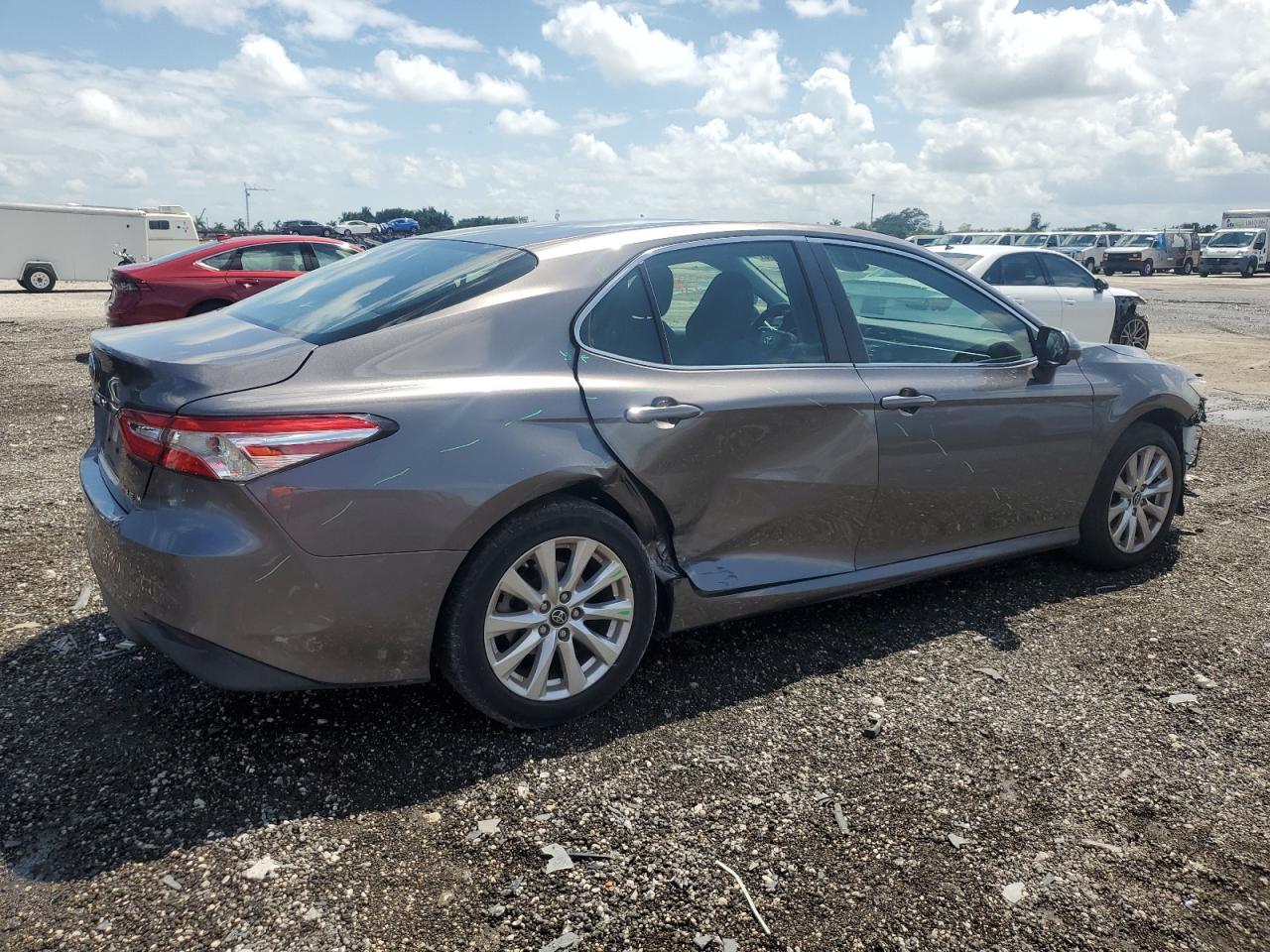 4T1B11HK3JU526016 TOYOTA CAMRY 2018