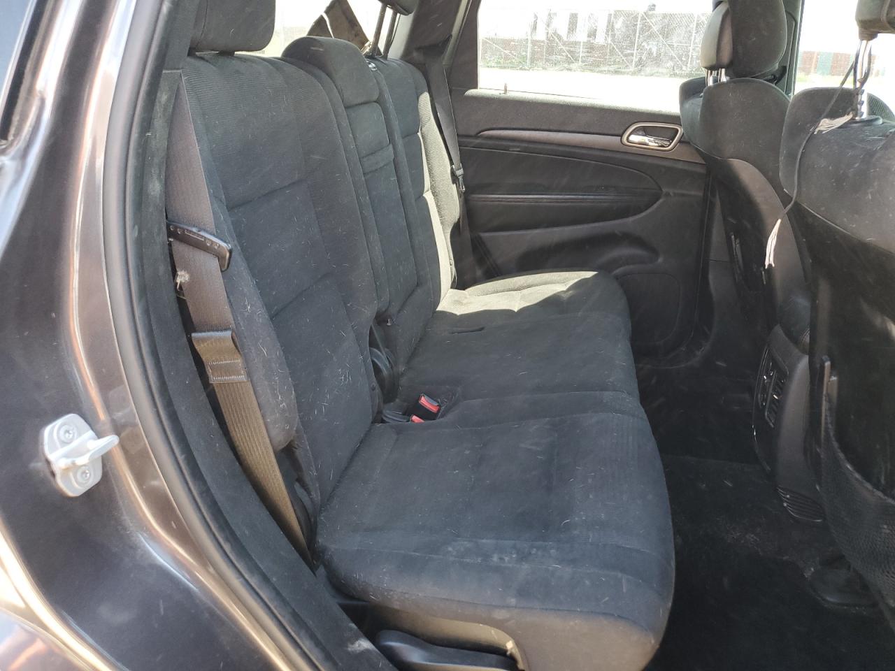 1C4RJEAG2EC157161 2014 Jeep Grand Cherokee Laredo