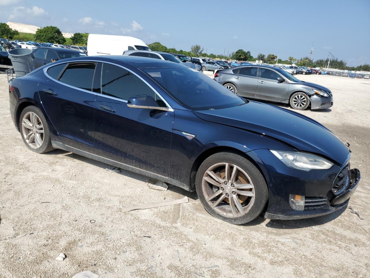 2015 Tesla Model S 85 vin: 5YJSA1H10FFP74056