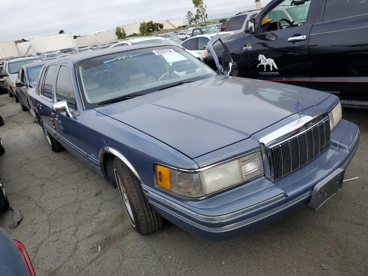 1LNLM81W9NY748110 1992 Lincoln Town Car Executive