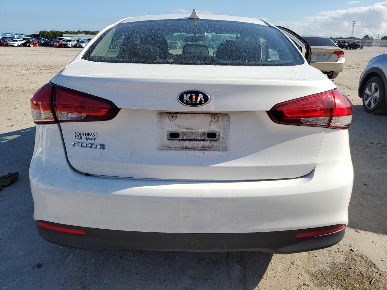 3KPFK4A79JE213836 2018 Kia Forte Lx