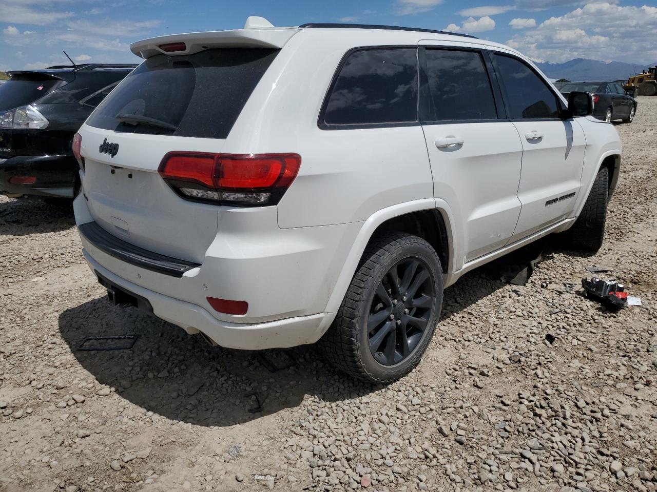 1C4RJFAG5JC287760 2018 Jeep Grand Cherokee Laredo