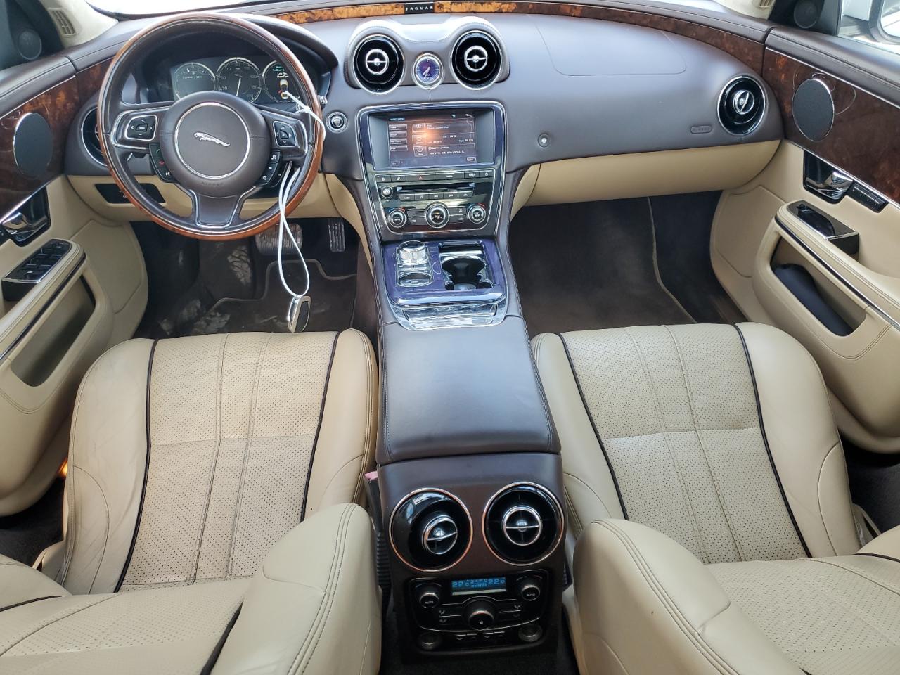 SAJWA2GB3BLV10582 2011 Jaguar Xjl