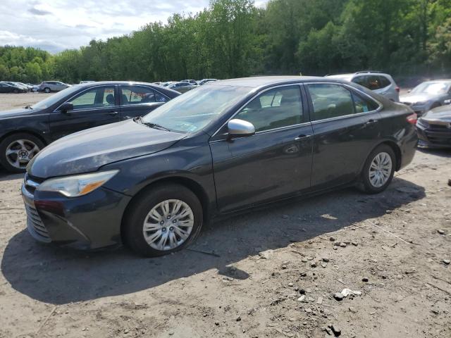 Lot #2533326427 2015 TOYOTA CAMRY LE salvage car