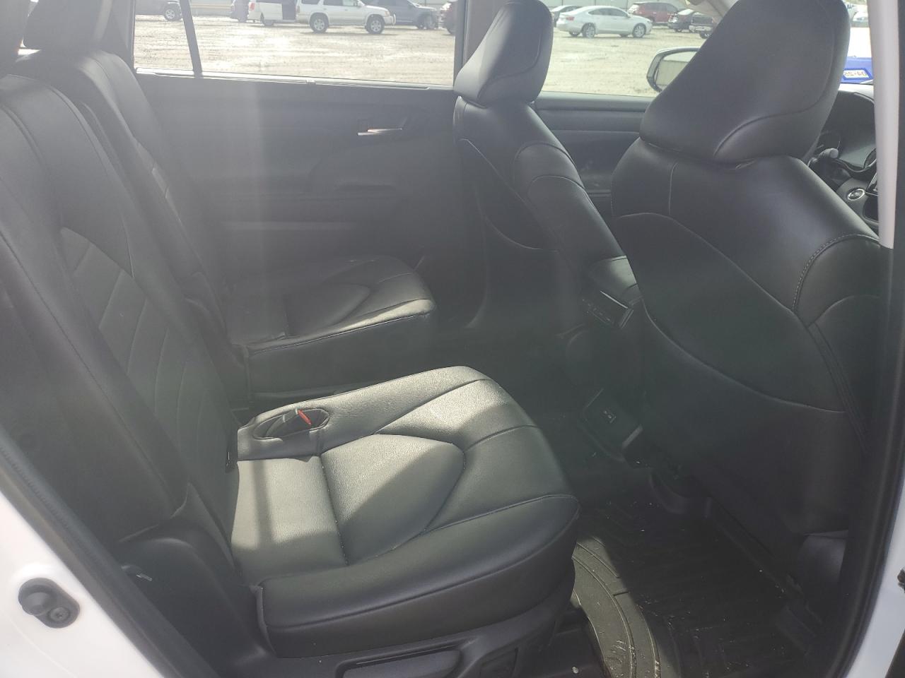 5TDGZRAH5NS550781 2022 Toyota Highlander Xle