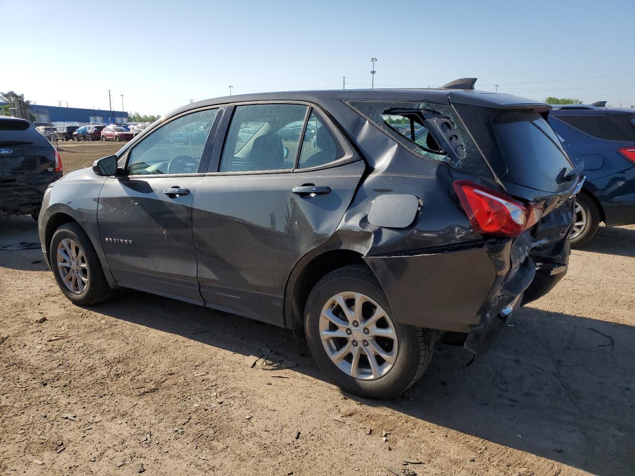 2GNAXREV4J6136561 2018 Chevrolet Equinox Ls