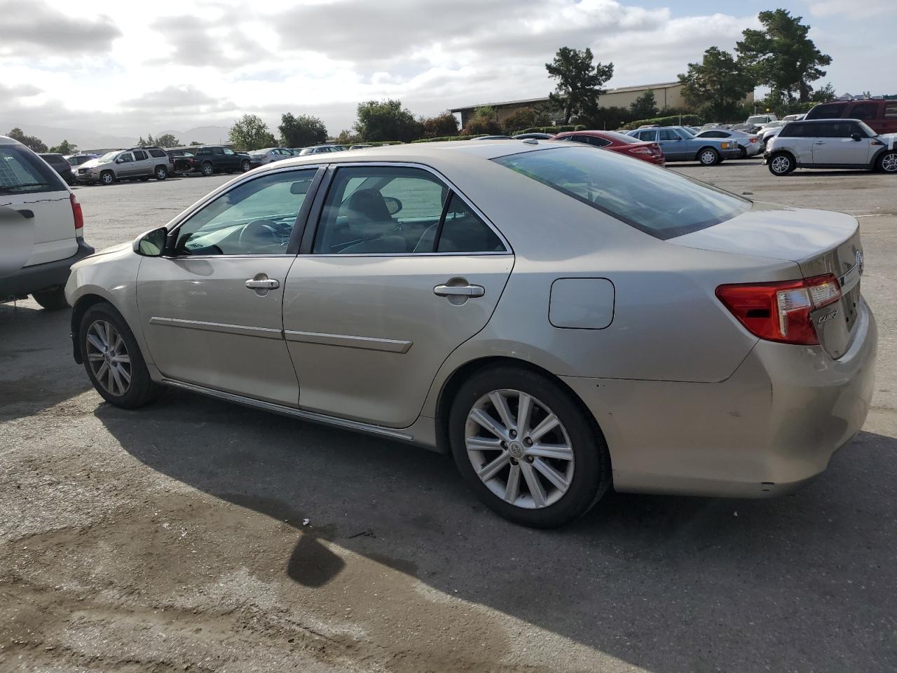 4T1BK1FKXEU025372 2014 Toyota Camry Se