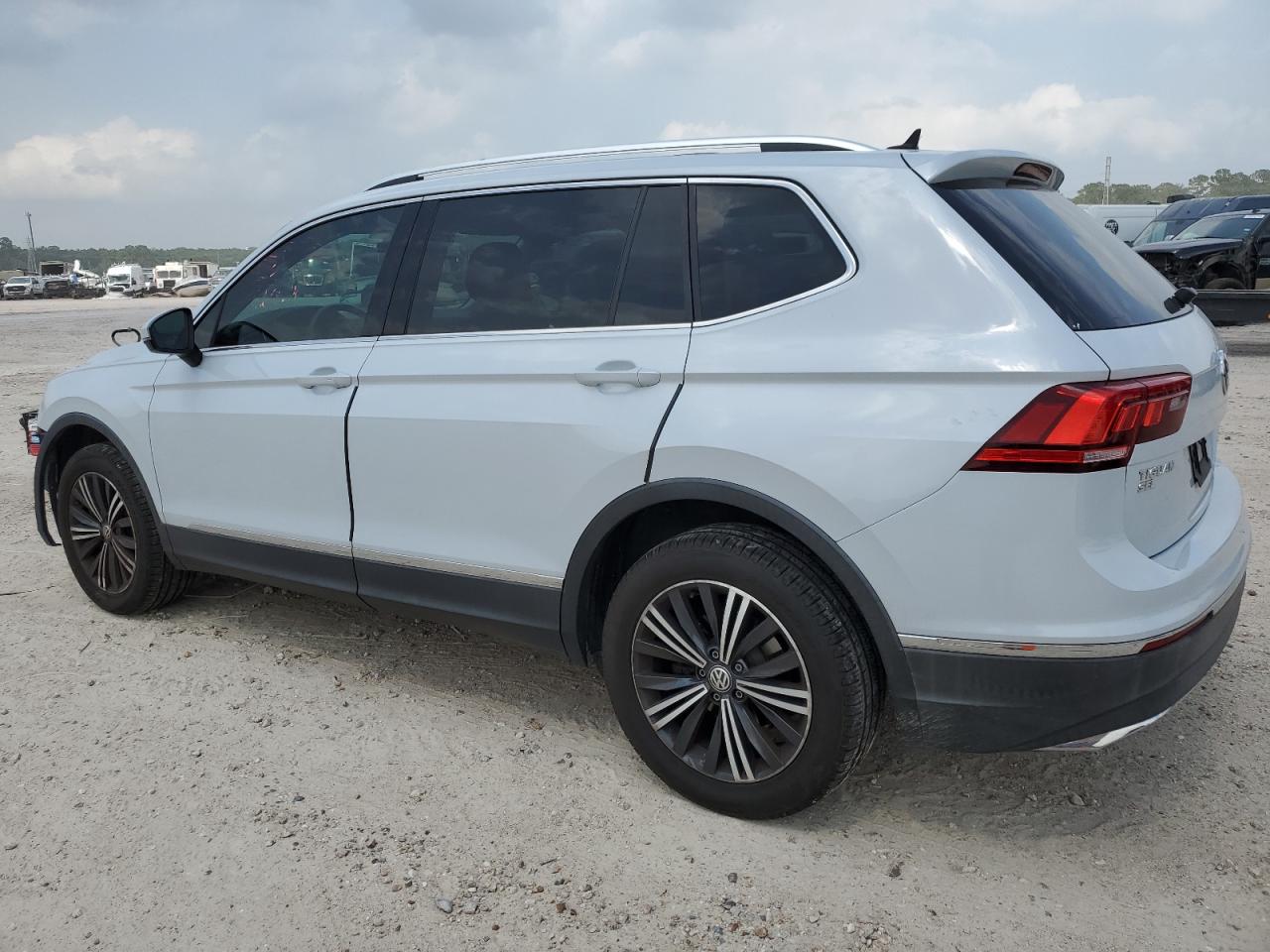 3VV3B7AXXJM021563 2018 Volkswagen Tiguan Se