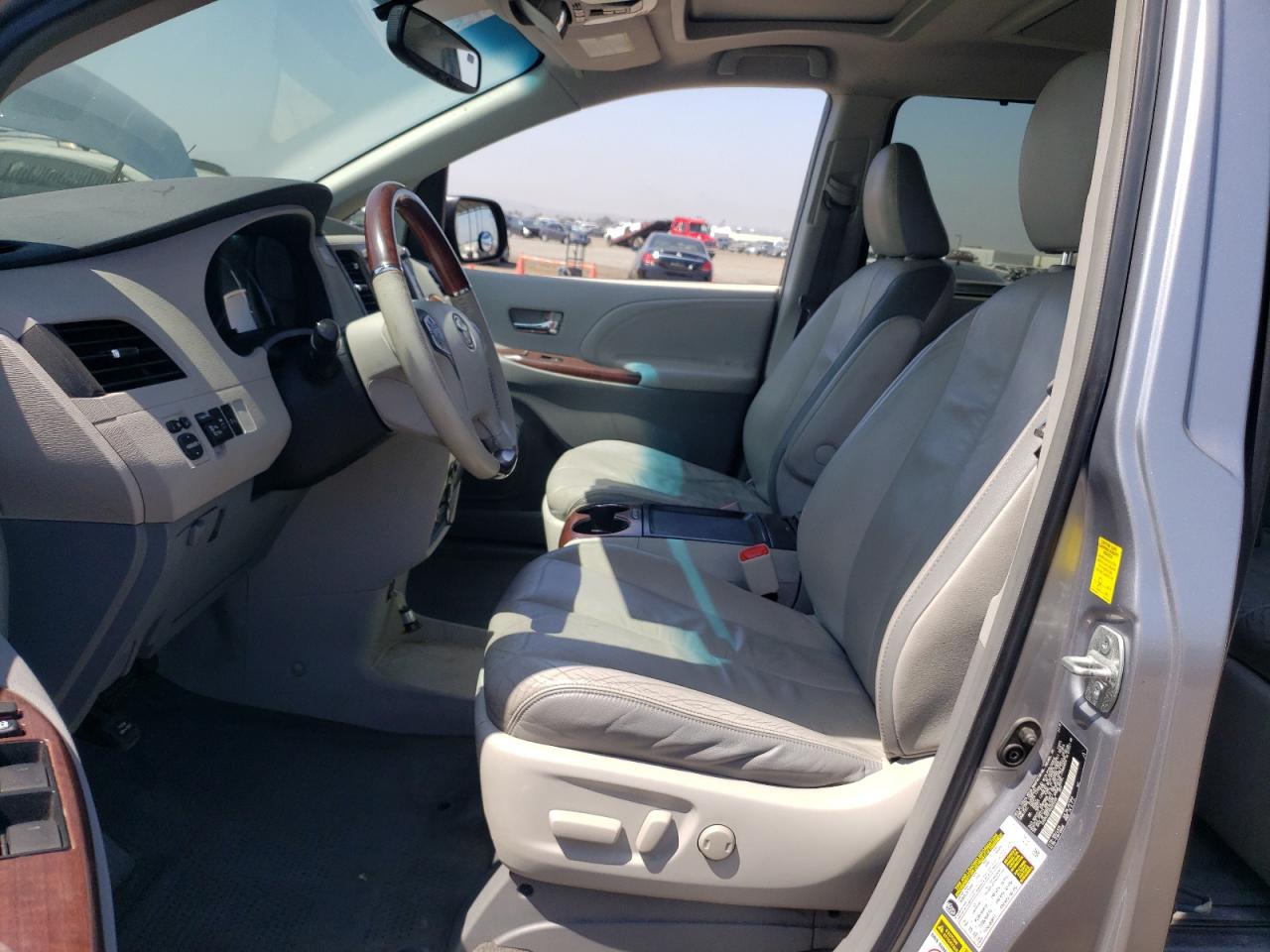 5TDYK3DC4BS006208 2011 Toyota Sienna Xle