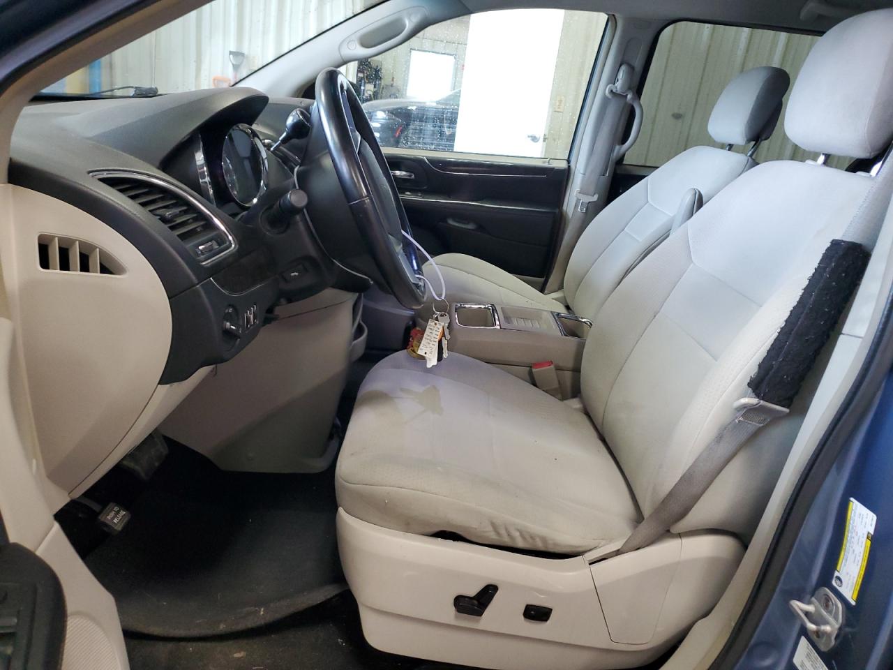 2A4RR5DG9BR775613 2011 Chrysler Town & Country Touring