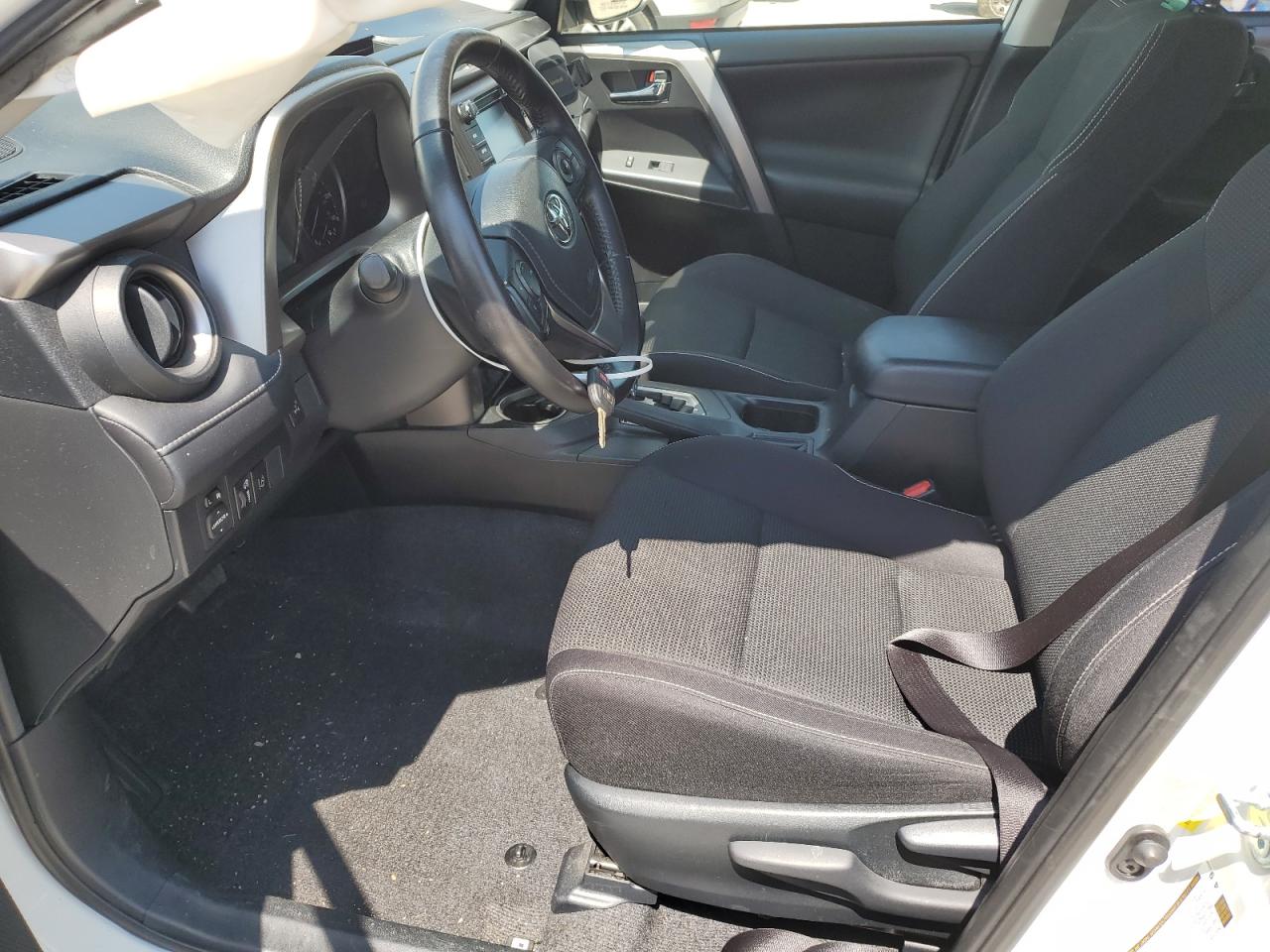 JTMRFREV1HJ132365 2017 Toyota Rav4 Xle