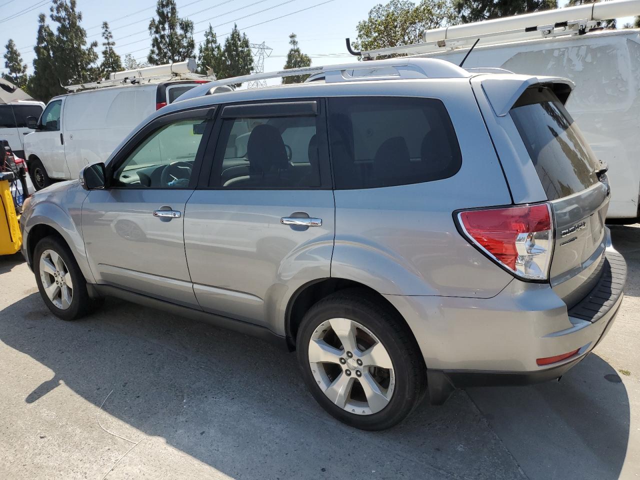 JF2SHGHC1BH730322 2011 Subaru Forester Touring