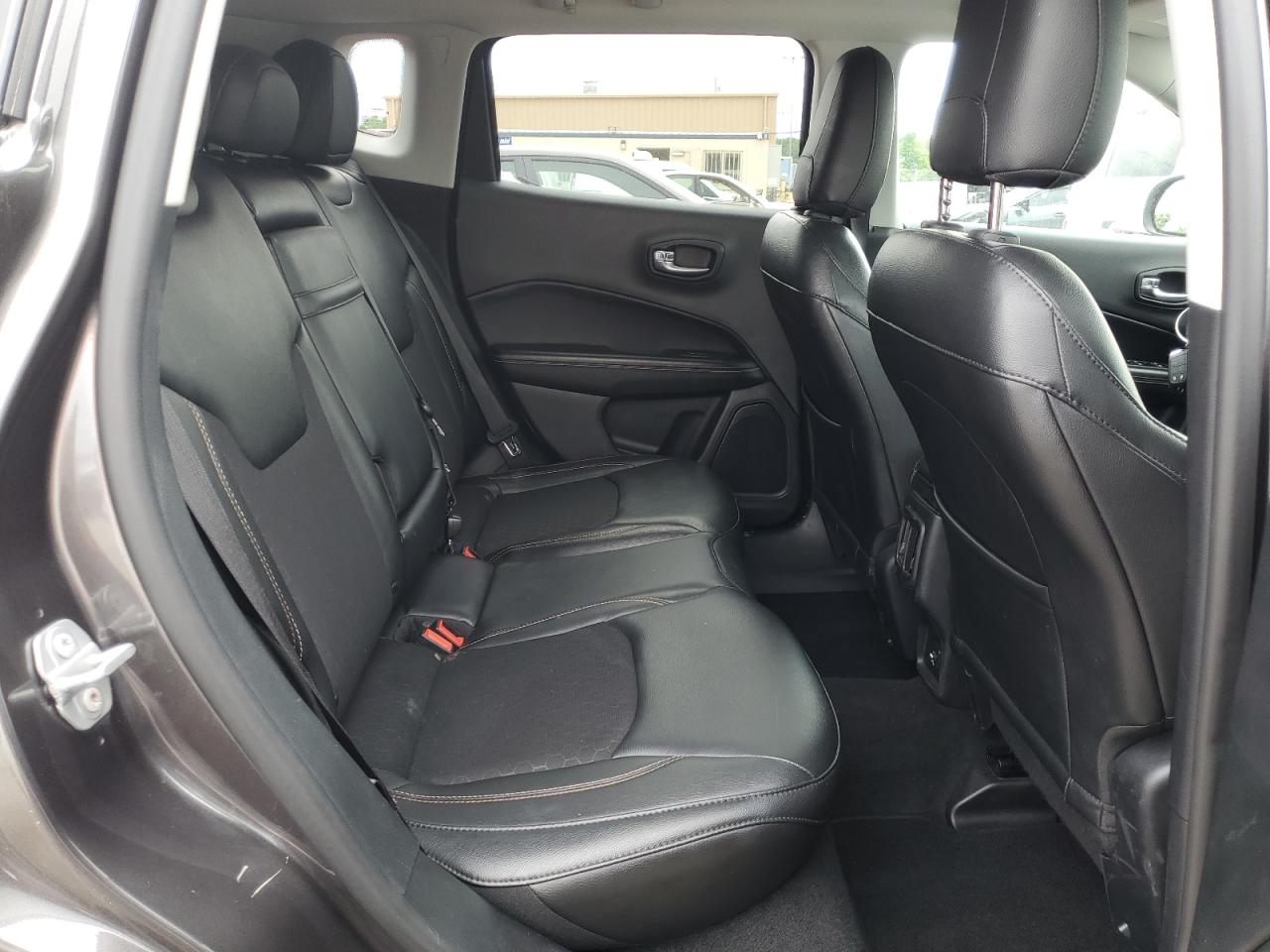 3C4NJCBBXJT503090 2018 Jeep Compass Latitude