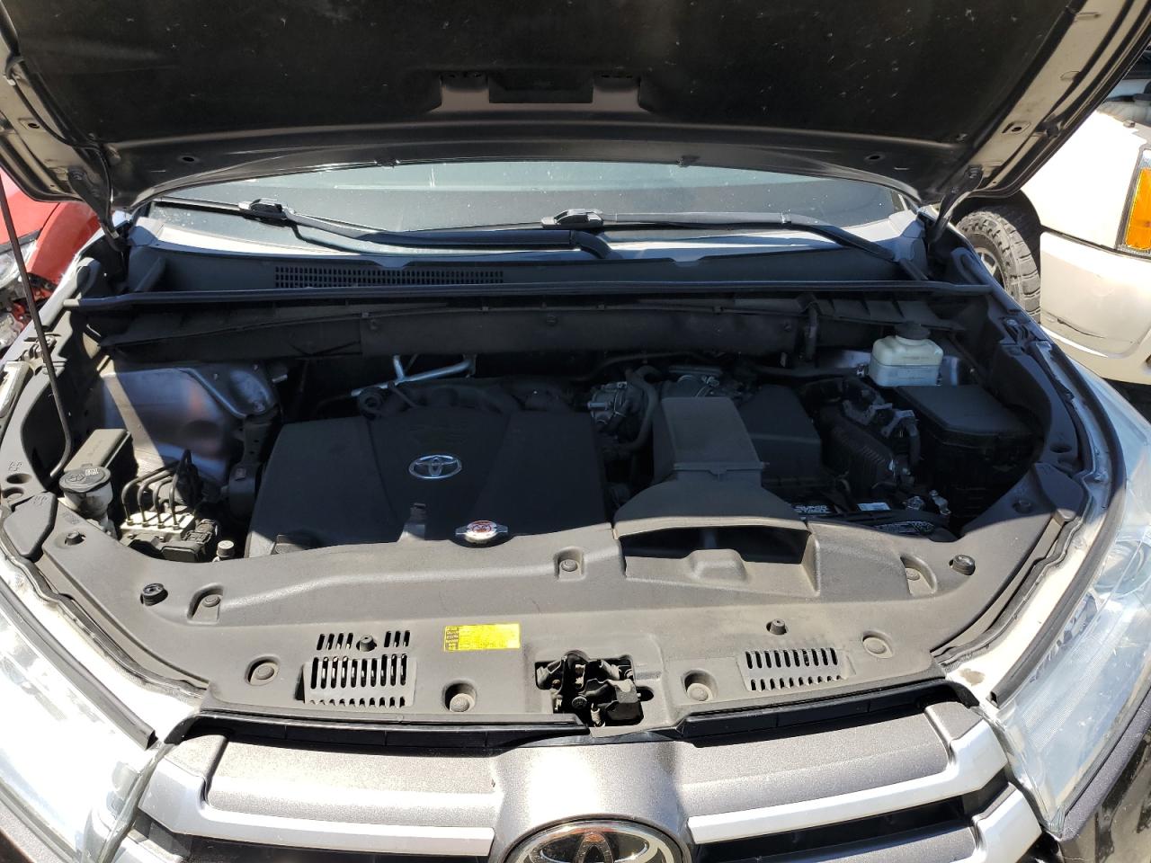 5TDJZRFHXJS861177 2018 Toyota Highlander Se