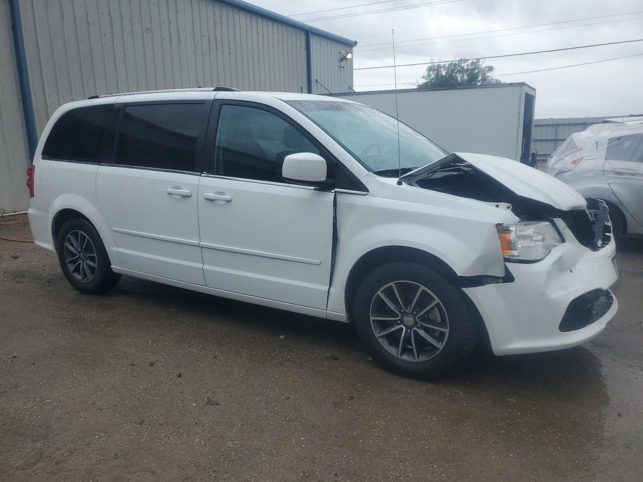 2C4RDGCG6HR674846 2017 Dodge Grand Caravan Sxt