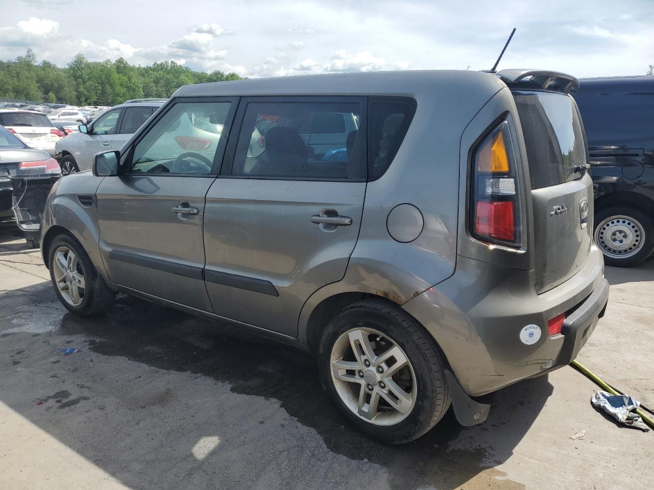 KNDJT2A29B7219394 2011 Kia Soul +