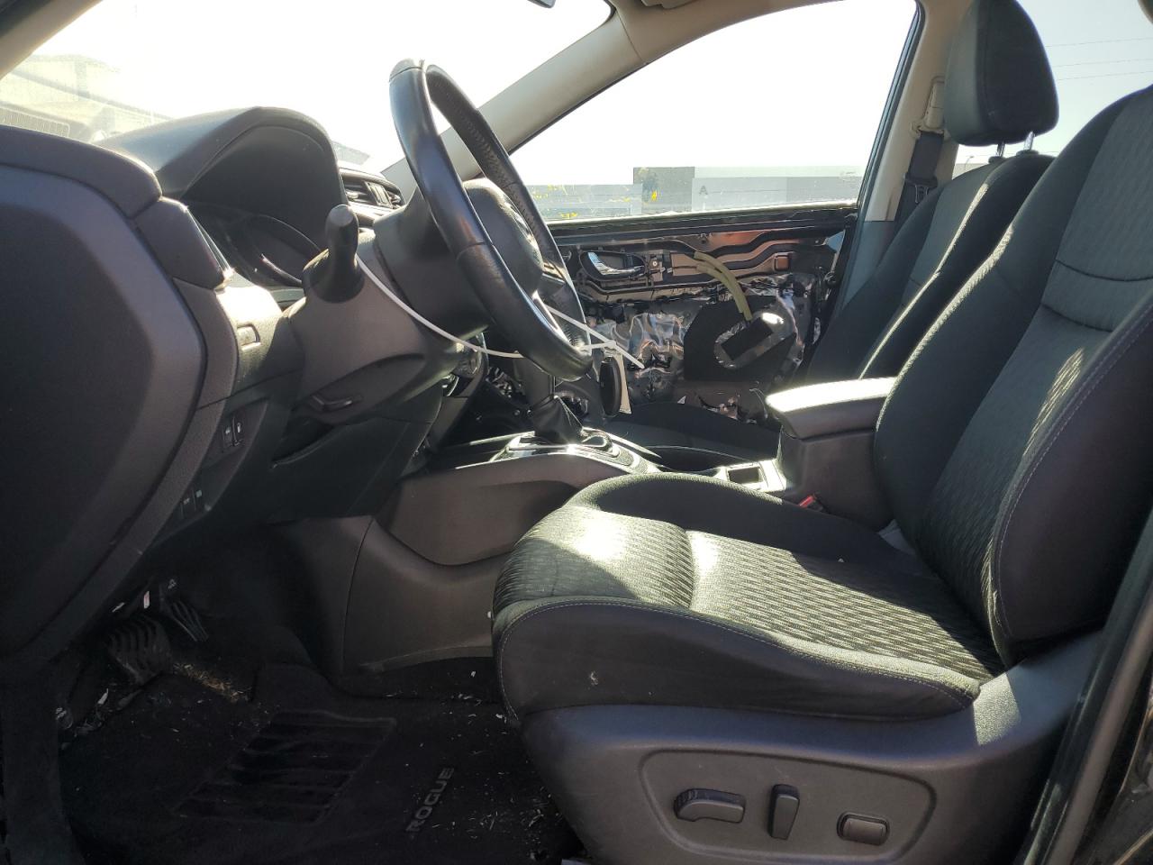KNMAT2MT9JP585777 NISSAN ROGUE 2018