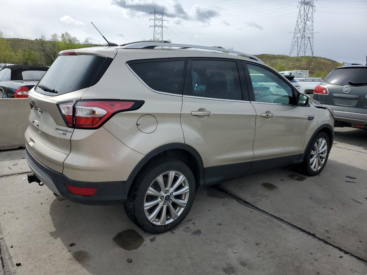 1FMCU9J97HUD28762 FORD ESCAPE 2017