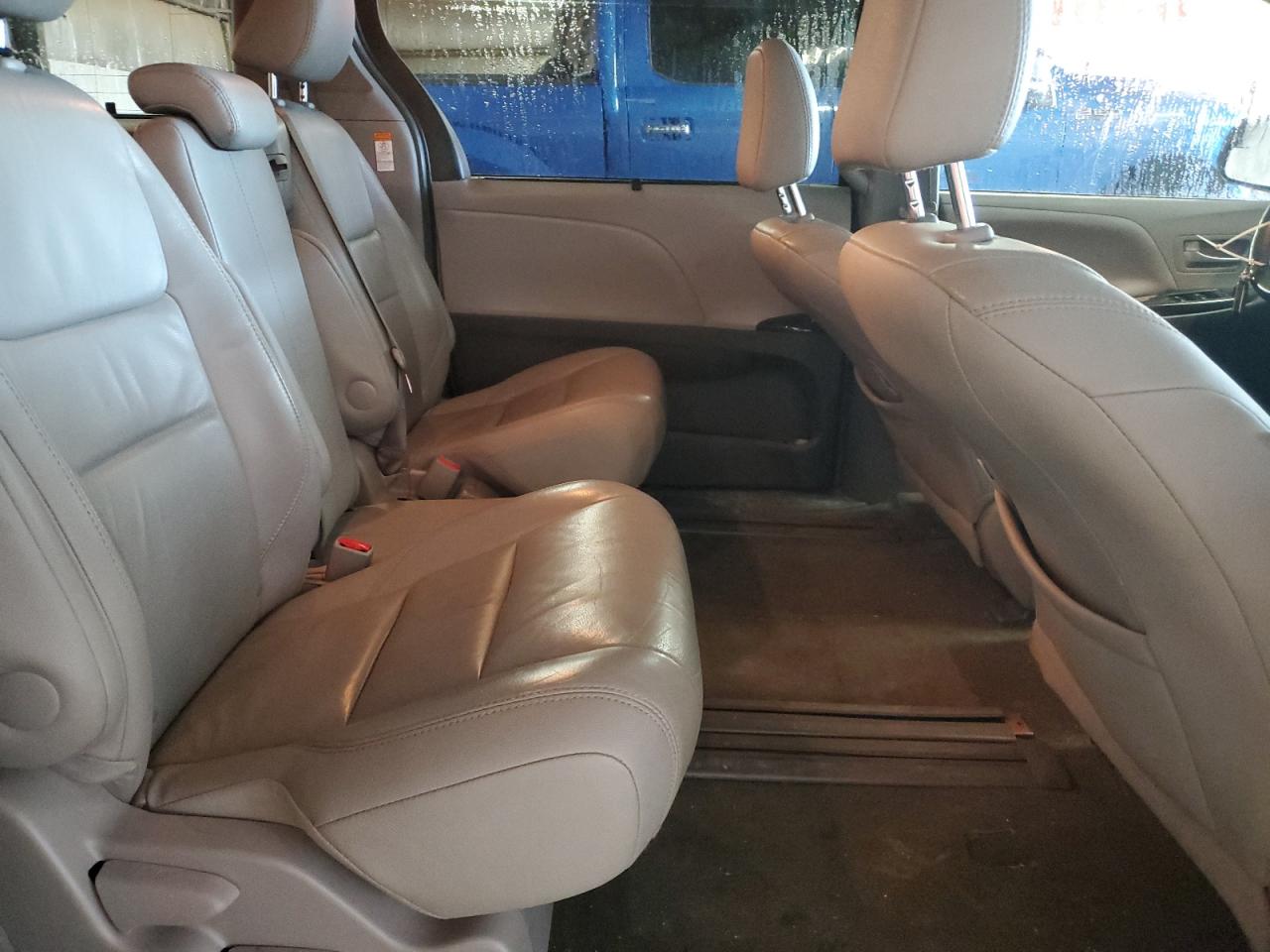 5TDYZ3DC2HS887611 2017 Toyota Sienna Xle