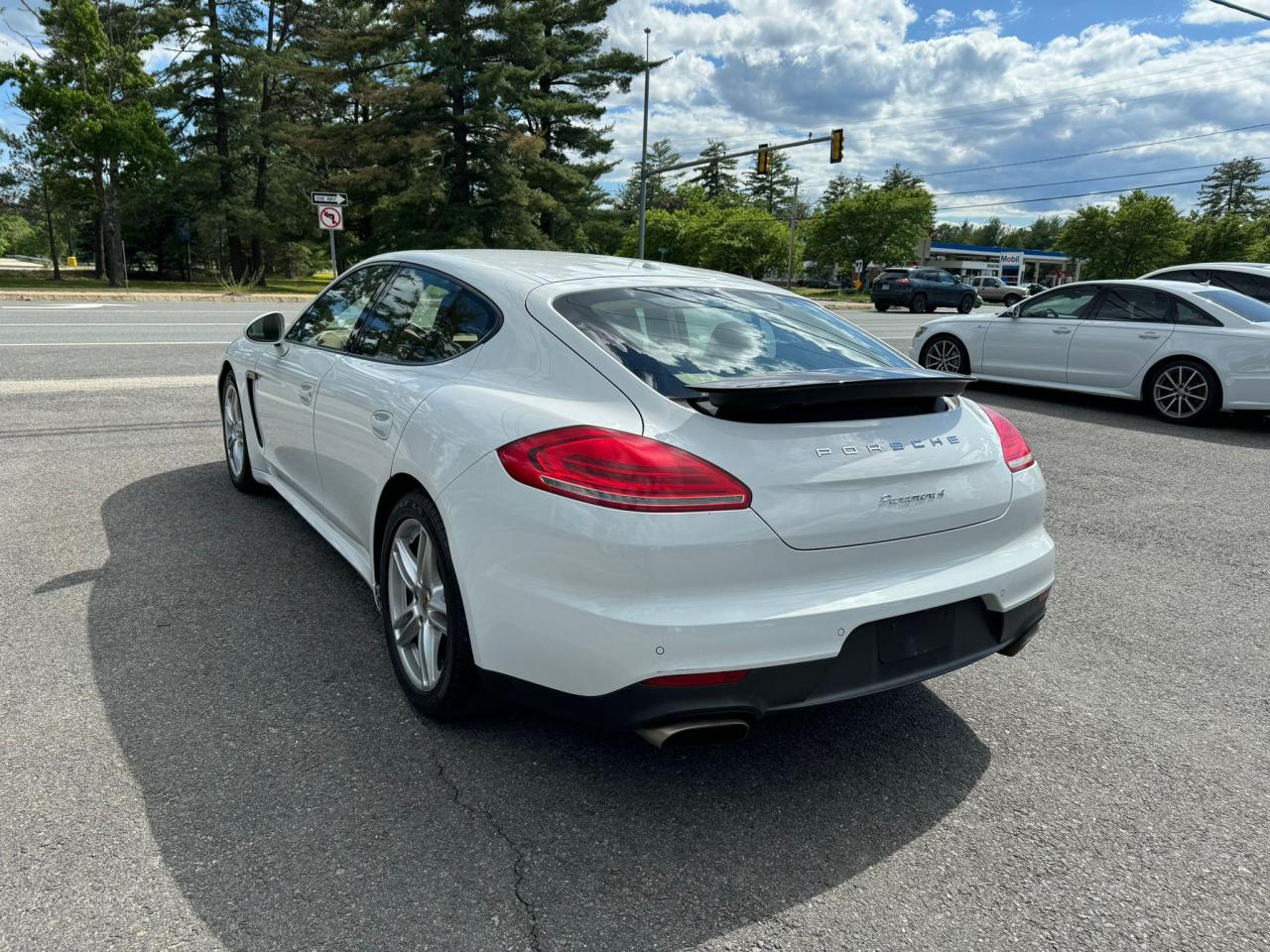 2014 Porsche Panamera 2 vin: WP0AA2A73EL015249