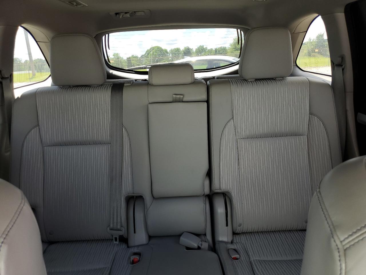 5TDZKRFH0FS070607 2015 Toyota Highlander Le